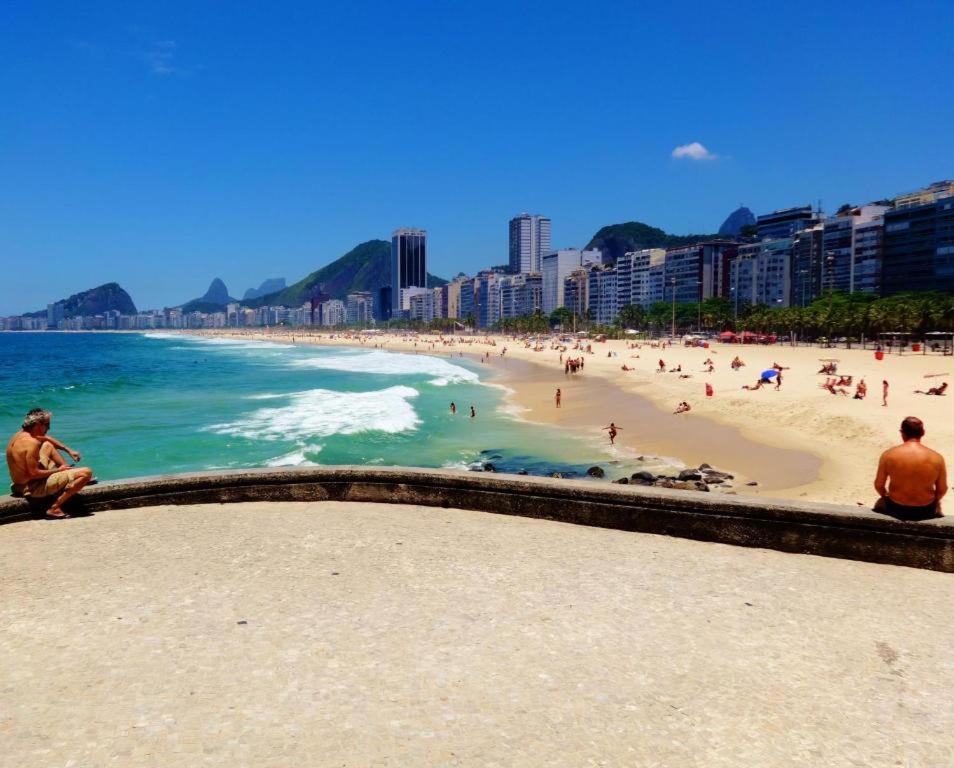 Completo Na De Copacabana Com Ar, Wifi, Netflix, Ate 4 Pessoas, Fundos Claro E Silencioso, Pauloangerami Pj135 Appartamento *