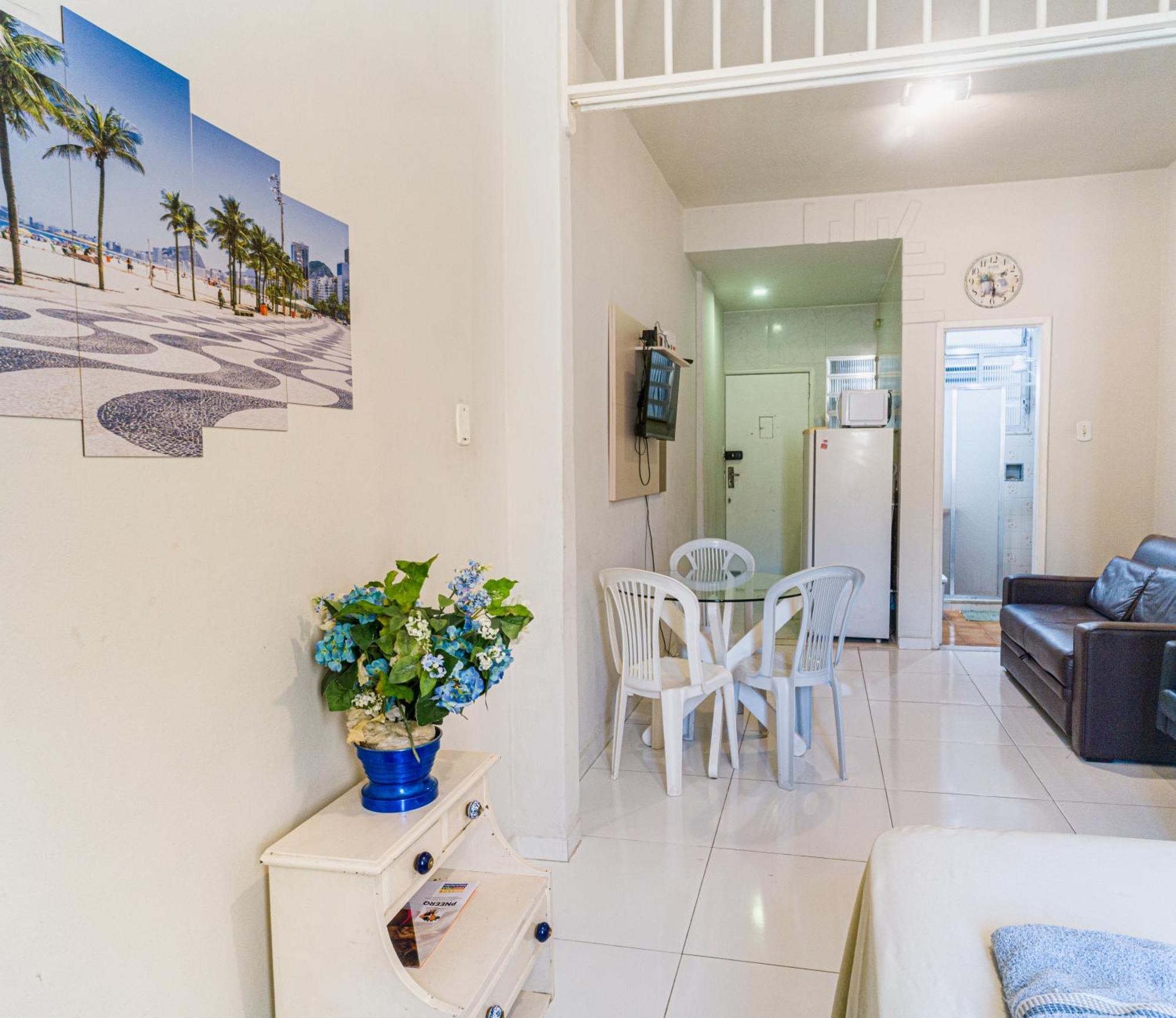 Completo Na De Copacabana Com Ar, Wifi, Netflix, Ate 4 Pessoas, Fundos Claro E Silencioso, Pauloangerami Pj135 Appartamento *