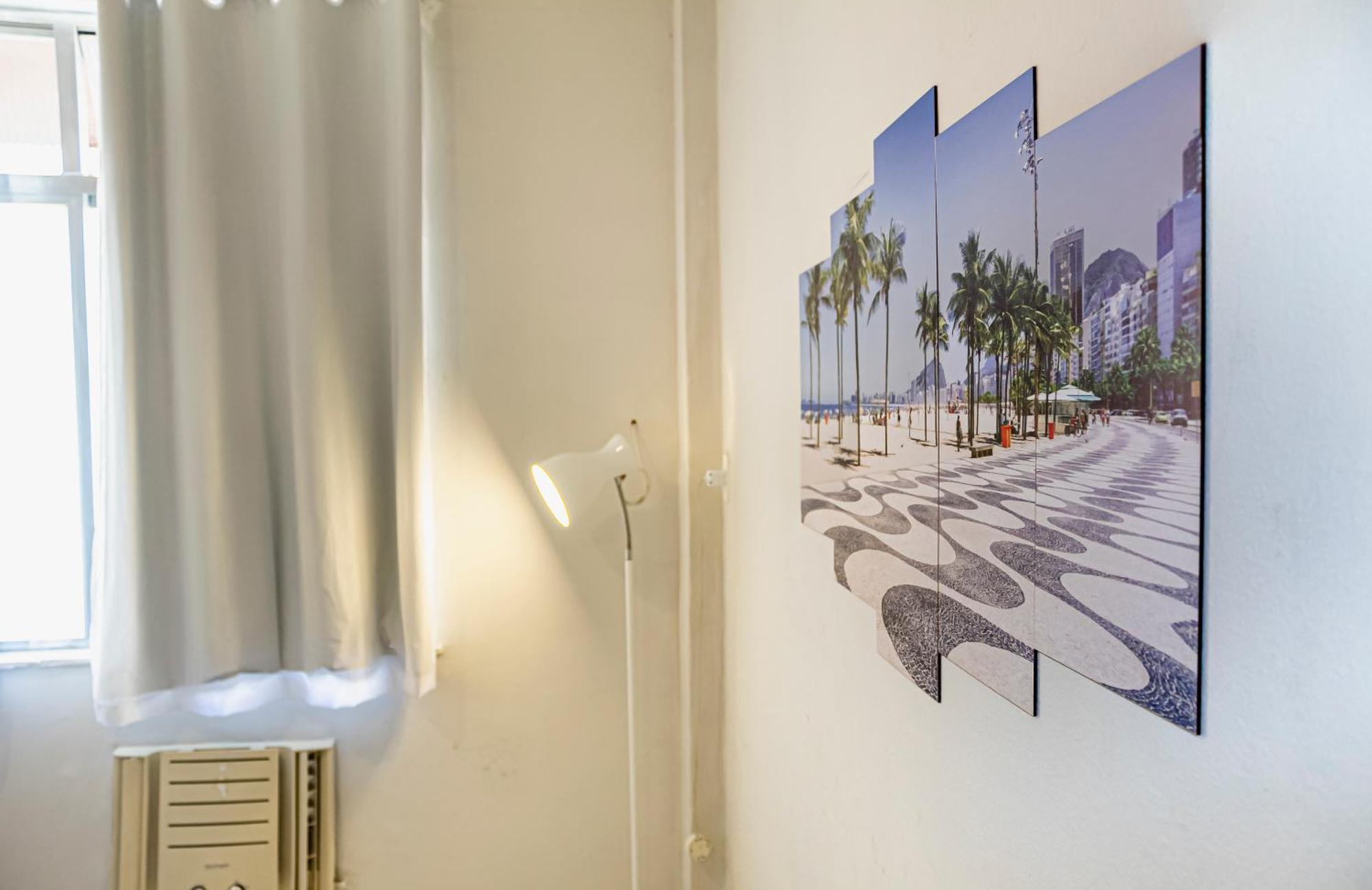 Completo Na De Copacabana Com Ar, Wifi, Netflix, Ate 4 Pessoas, Fundos Claro E Silencioso, Pauloangerami Pj135 Appartamento