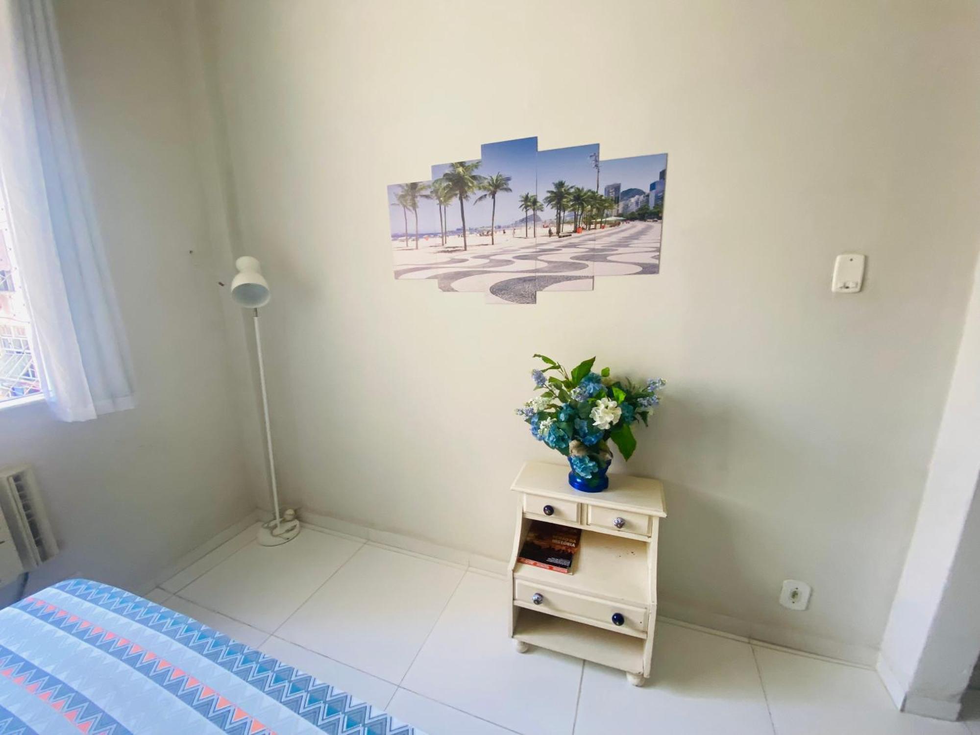 Completo Na De Copacabana Com Ar, Wifi, Netflix, Ate 4 Pessoas, Fundos Claro E Silencioso, Pauloangerami Pj135 Apartemen